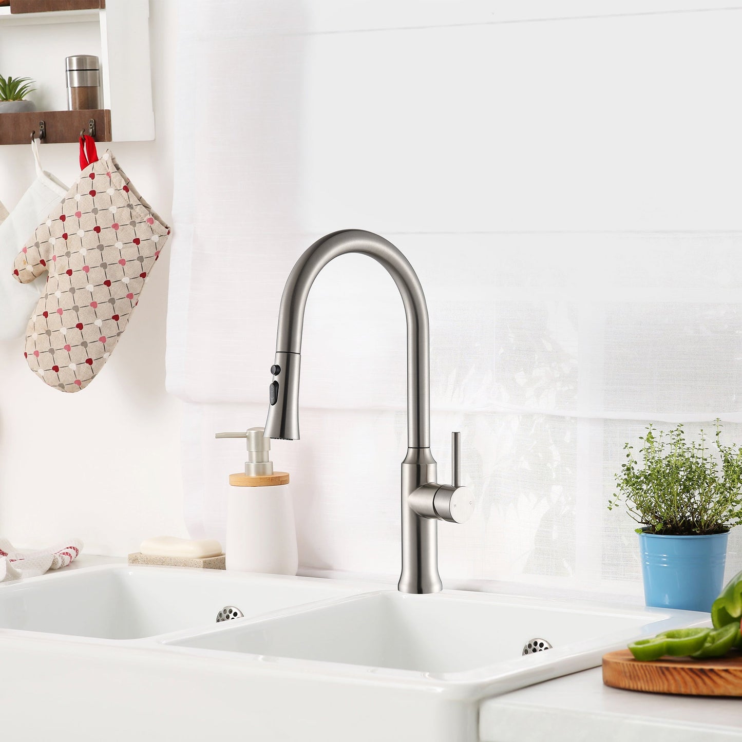Oribe Single-Handle Kitchen Faucet with Pull Down Sprayer