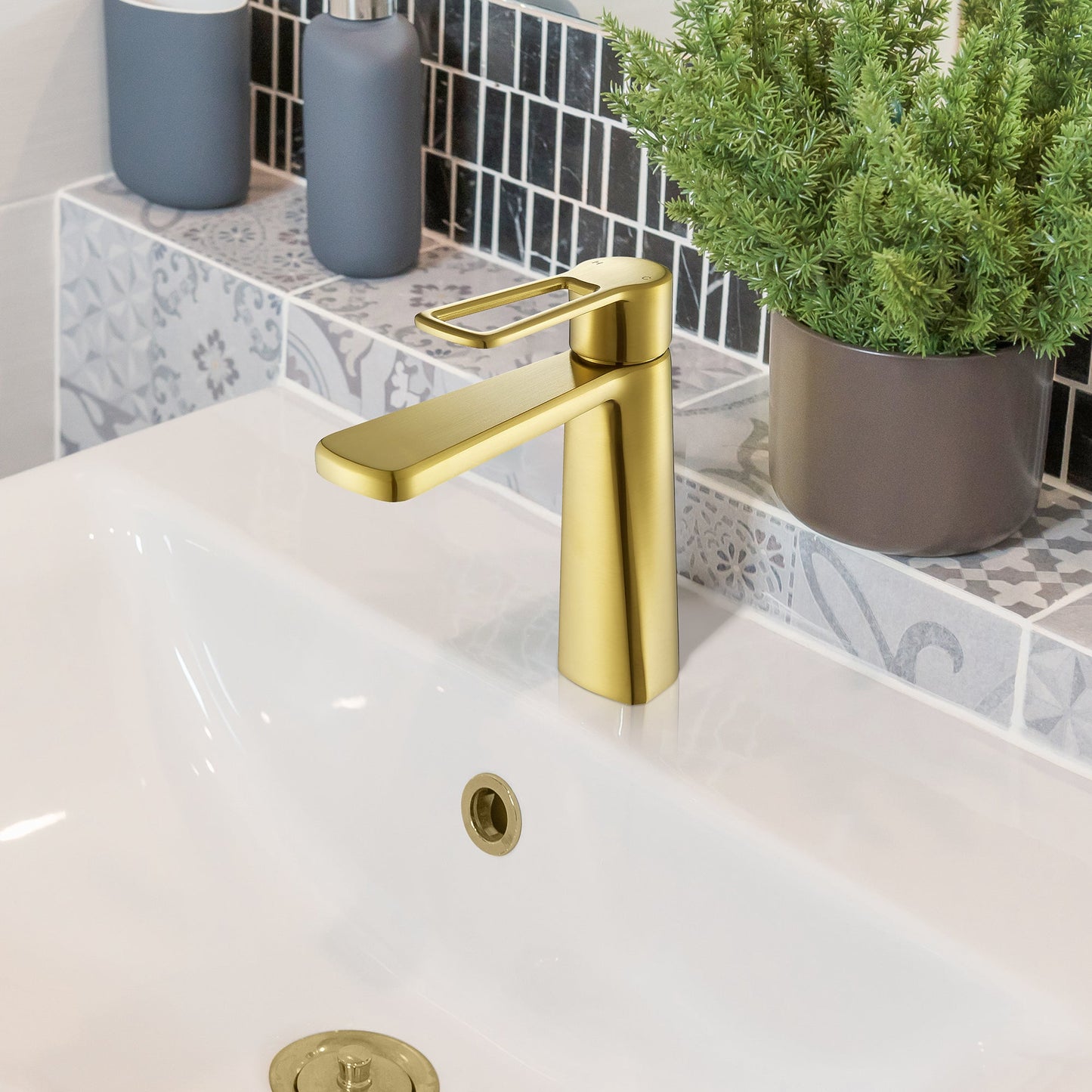 Paula Single Hole Single-Handle Bathroom Faucet